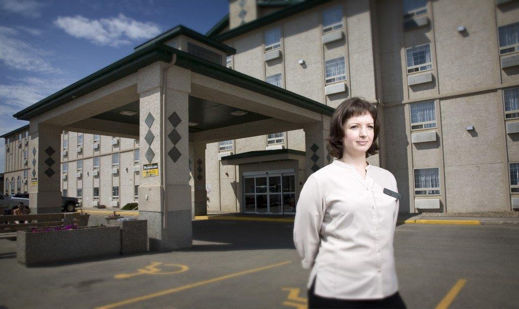 Service Plus Inns And Suites Гранд Прери Екстериор снимка