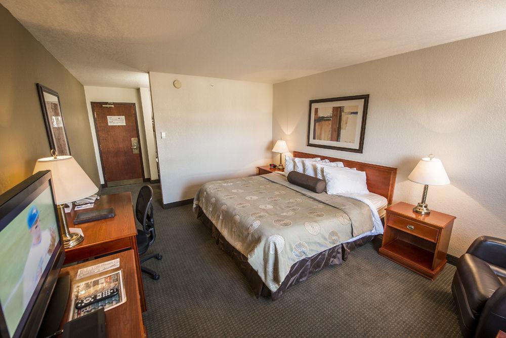 Service Plus Inns And Suites Гранд Прери Екстериор снимка