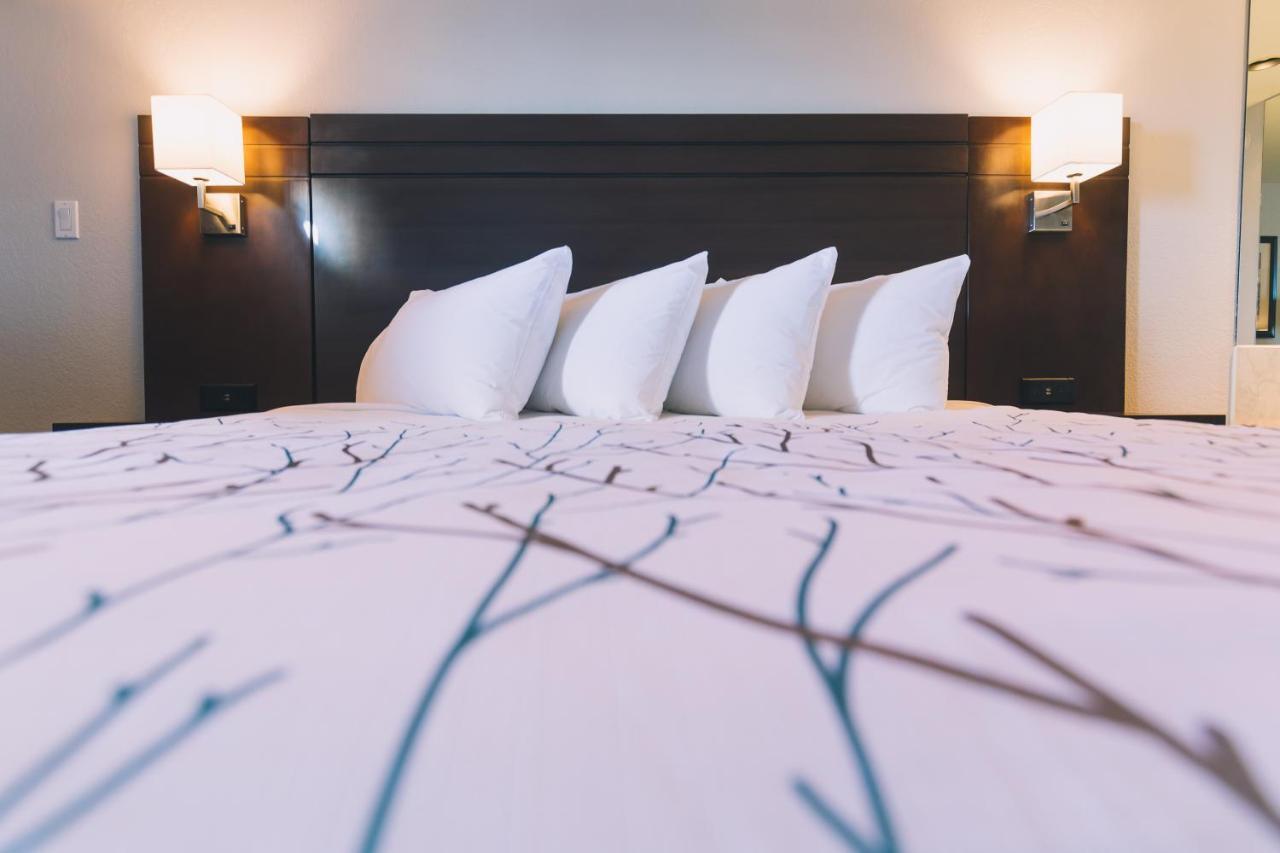 Service Plus Inns And Suites Гранд Прери Екстериор снимка