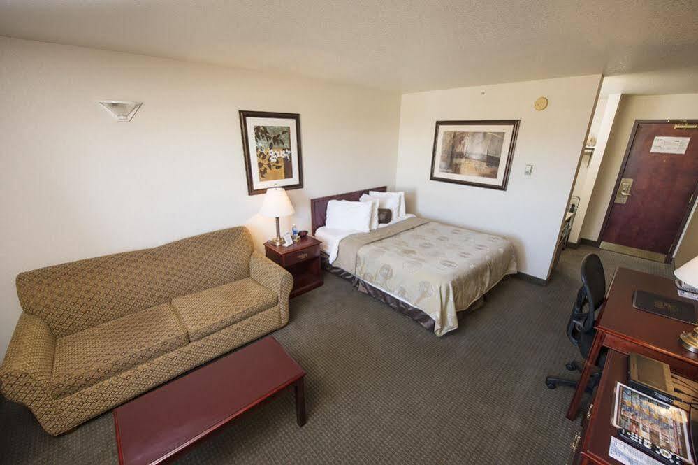 Service Plus Inns And Suites Гранд Прери Екстериор снимка