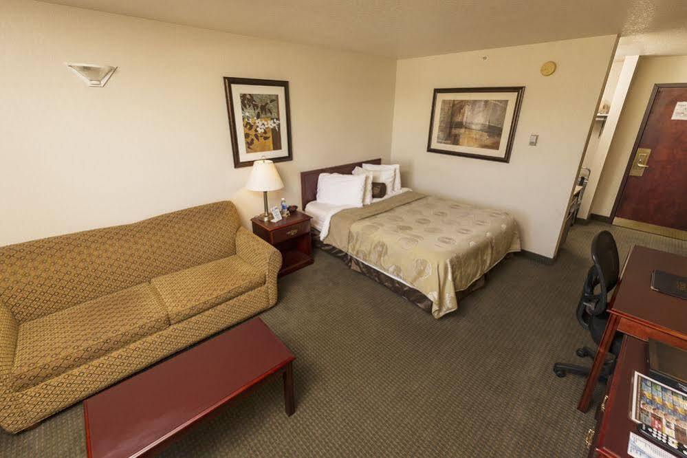 Service Plus Inns And Suites Гранд Прери Екстериор снимка